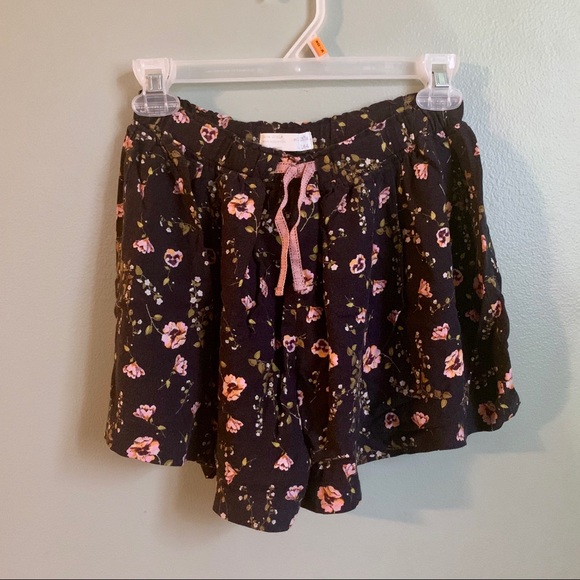 H&M Floral Shorts - Picture 2 of 4